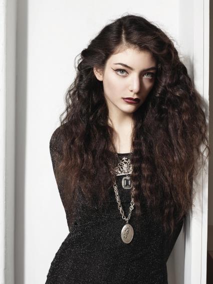 Grammy-Gewinnerin LORDE mit neuer Single „TEAM“ live bei „Schlag den Raab“ am 15. Februar (FOTO)