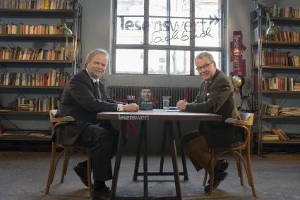 Neue Literatursendung im SWR Fernsehen: „lesenswert sachbuch“ ab Donnerstag, 13.2., 23.45 Uhr / Autor Utz Claassen zu Gast bei Moderator Walter Janson / nächste Folge am 13.3. mit Roger Willemsen (FOTO)