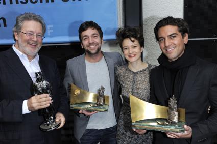 FACK-ING FÄNTÄSTIC! / FACK JU GÖHTE-Team nimmt „Goldene Leinwand“, „Goldene Leinwand mit Stern“ und „Platin Bogey“ entgegen (FOTO)