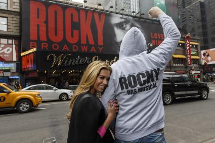 Neben Hamburg jetzt auch am Broadway: ROCKY feiert umjubelte Premiere in New York / Sylvester Stallone: „Ohne Hamburg würde es Rocky am Broadway nicht geben“ (FOTO)
