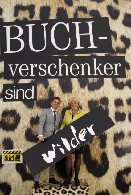 Vorsicht Buch! / Buchverschenker sind staatstragender (FOTO)