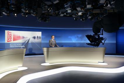 Jan Hofer präsentiert erste Tagesschau aus neuem Studio (FOTO)