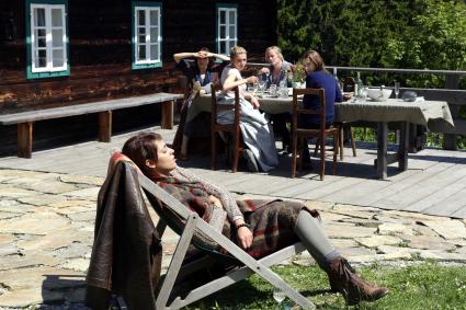 ZDF-Fernsehfilm der Woche „Die Tote in der Berghütte“ / Thriller nach Motiven des Romans „Warten auf Poirot“ (FOTO)
