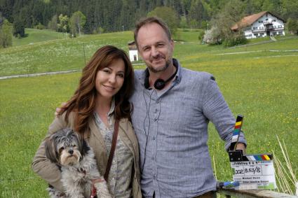 Frühlingsgefühle mit Simone Thomalla / Drehstart für ZDF-„Herzkino“-Filme „Frühlingsgeheimnisse“ und „Frühling mit Kopftuch“ (FOTO)