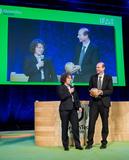 Löwenzahn-Kautschuk von Continental mit dem GreenTec Award 2014 ausgezeichnet Löwenzahn-Kautschuk von Continental mit dem GreenTec Award 2014 ausgezeichnet