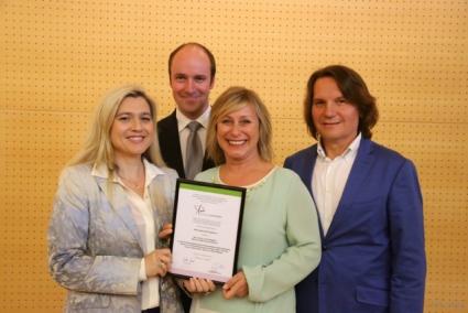 Musikalisches Apotheken-Präventionsprojekt für Kinder ausgezeichnet / Gesundheitsvorsorge mit dem Kinderalbum „Achtung Kinder! Aufgepasst!“ von Detlev Jöcker (FOTO)