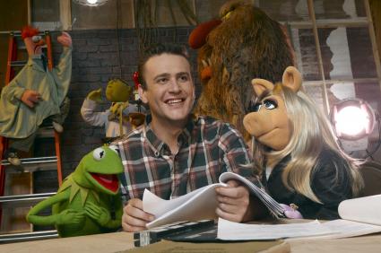 How I Met Miss Piggy: Jason Segel im OSCAR® prämierten „Die Muppets“ am 27. Juni 2014 auf ProSieben (FOTO)