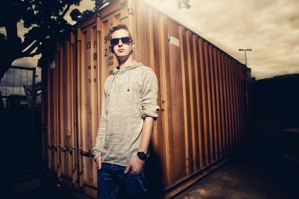 Deutschland, ein Clubsommermärchen: Robin Schulz entert mit seinem Megahit-Remix von Lilly Wood& The Pricks „Prayer In C“ in 17 Ländern Platz 1 und erhält Gold! (FOTO)