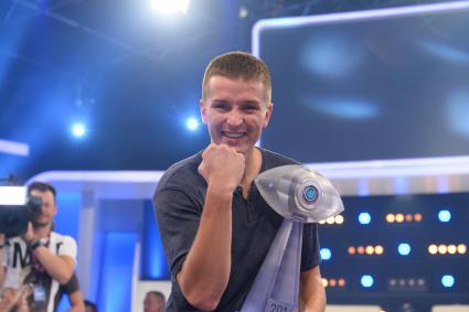 Aaron Troschke gewinnt „Promi Big Brother“ 2014 (FOTO)