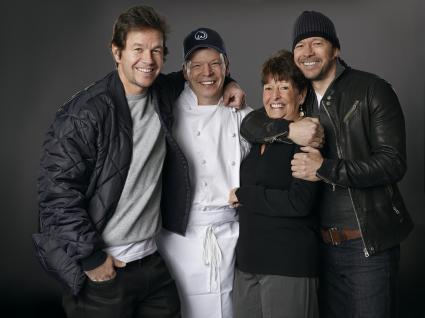 „Wahlburgers“ – Eine Familie zum Anbeißen (FOTO)