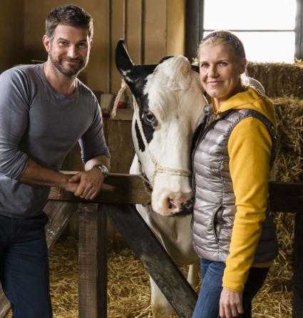 Das Erste / Cordula Stratmann ist „Die Kuhflüsterin“ / Dreharbeiten zur neuen Comedy-Serie im Ersten haben begonnen (FOTO)