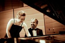 VELEN, 12.10.: Aachener Klavierduo spielt „Mozart Sonaten zu vier Händen“ und Poetisches von Ravel und Debussy