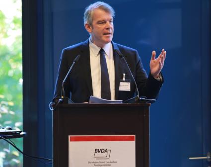 „Anzeigenblätter sind eine verlässliche Größe im zersplitterten Werbemarkt“ / BVDA-Präsident Alexander Lenders eröffnete Herbsttagung der Anzeigenblattbranche (FOTO)