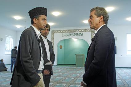 N24-Reportage: „Friedman schaut hin: Die Deutschen und der Islam“ / 
Die neue Folge am Donnerstag, 30. Oktober 2014, um 17.15 Uhr auf N24 (FOTO)