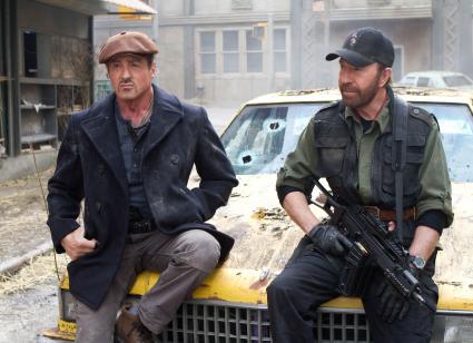 Was würde Chuck Norris tun? Sylvester Stallone lernt dazu in „The Expendables 2“ am 26. Oktober 2014 auf ProSieben (FOTO)