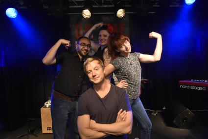 „Was in Helsinki passiert, bleibt in Helsinki“! #TeamSamu kommt sich feucht-fröhlich näher bei „The Voice of Germany“ am Freitag in SAT.1 (FOTO)