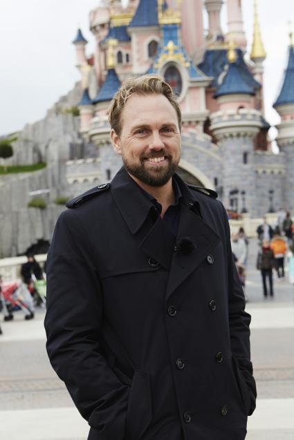 „Disney Magic Moments“ – die neue eigenproduzierte Show mit Steven Gätjen ab 25. November 2014 dienstags um 20.15 Uhr im Disney Channel (FOTO)