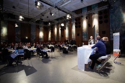 Experten:„Neue Medienkonzepte für die Generation whY“ – BILD