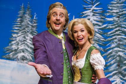 Ho, Ho, Ho! Bastian Pastewka, Christoph Maria Herbst und Anke Engelke verbringen Weihnachten in SAT.1 – am 19. Dezember, ab 20:15 Uhr in „Zwei Weihnachtsmänner“ und „Pastewkas Weihnachtsgeschichte“ (FOTO)