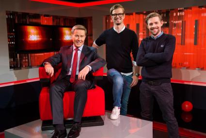 „Es gibt einen Dauerbrenner – und das sind Sie!“ Joko& Klaas gratulieren Ulrich Meyer zu 20 Jahren „akte“ – und moderieren zu dritt Jubiläumssendung am 6. Januar 2015 in SAT.1 (FOTO)