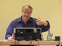 Die Kraft der Musik mit der Lupe hören