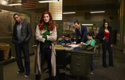 Gut mit bösen Jungs: Debra Messing ermittelt als „Detective Laura Diamond“ ab 2. Februar um 20:15 Uhr in SAT.1 (FOTO)