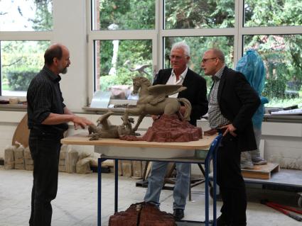 Deutsche Wertarbeit für die USA / Pegasus& Dragon im Gulfstream Park, Miami, USA: Kunstgießerei Strassacker realisiert weltweit größte Pferdeskulptur in Bronze
