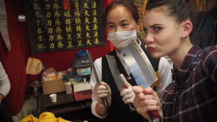Topmodel in Taiwan: Betty Taube geht für „taff“ auf 
Inseltour – und is(s)t in einem Toilettenrestaurant (FOTO)