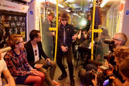 Udo Lindenberg rockt den Sonderzug nach Pankow/radioBerlin 88,8 und die BVG machten die Aktion möglich (FOTO)