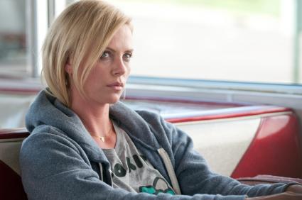„Young Adult“: Charlize Theron muss endlich erwachsen werden am 1. April 2015 auf ProSieben (FOTO)