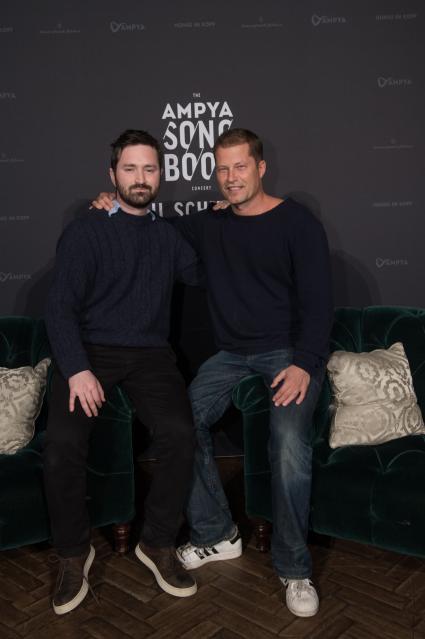 Til Schweiger und Tom Rosenthal live beim „AMPYA Songbook“ aus dem Soho-Haus (FOTO)