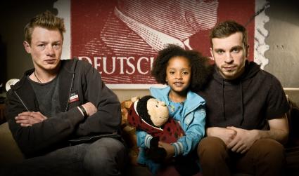 ZDF/ Quantum, Das kleine Fernsehspiel dreht neue Dramedy-Serie / Drehstart für neue ZDF-Koproduktion „Familie Braun“ (FOTO)