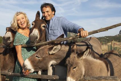 „Zwei Esel auf Sardinien“ im ZDF-„Herzkino“/ Jutta Speidel und Bruno Maccallini in der Verfilmung ihres gleichnamigen Bestsellers (FOTO)