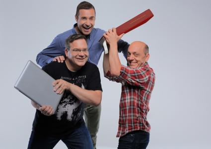 Das Erste: „Wer weiß denn sowas?“ – Das schlaue Wissensspiel mit Bernhard Hoëcker und Elton 
ab Montag, 6. Juli 2015, montags bis freitags um 18:00 Uhr im Ersten (FOTO)