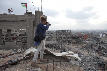 Mut und Hingabe: news aktuell unterstützt Anja Niedringhaus Award für couragierte Fotojournalistinnen (FOTO)