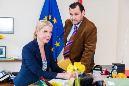 Die Welt der Wutbürger / ZDF zeigt Sitcom „Ellerbeck“ mit Cordula Stratmann (FOTO)