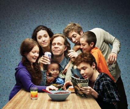 Arbeit nervt: Kultstar William H. Macy benimmt sich in der US-Dramedy „Shameless“ ab 23. Juli bei kabel eins daneben (FOTO)