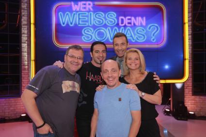 Das Erste: „Wer weiß denn sowas?“ – Das schlaue Wissensspiel mit Bernhard Hoëcker und Elton (FOTO)