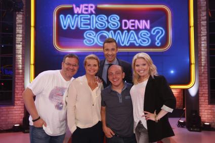 Das Erste: „Wer weiß denn sowas?“ – Das schlaue Wissensspiel mit Bernhard Hoëcker und Elton, moderiert von Kai Pflaume
Die Woche vom 10. August bis zum 14. August 2015, um 18:00 Uhr im Ersten (FOTO)