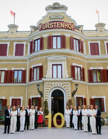 Das Erste: „Sturm der Liebe“: Eine Traumwelt voller Gesang und Tanz 
Zum zehnjährigen Jubiläum der Erfolgstelenovela erwartet die Zuschauer am 22. September 2015 eine Musicalfolge (FOTO)