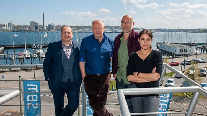 Dreh für neuen Kieler NDR „Tatort“ mit Axel Milberg und Almila Bagriacik – Buch und Regie erneut vom Erfolgsduo Sascha Arango und Andreas Kleinert (FOTO)