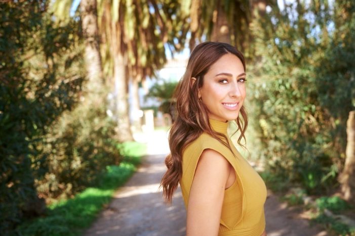 Melissa Khalaj lädt in der neuen Prime-Time-Show „BAFF – clever kontern“ zum Schlagfertigkeits-Bootcamp auf sixx ein (FOTO)