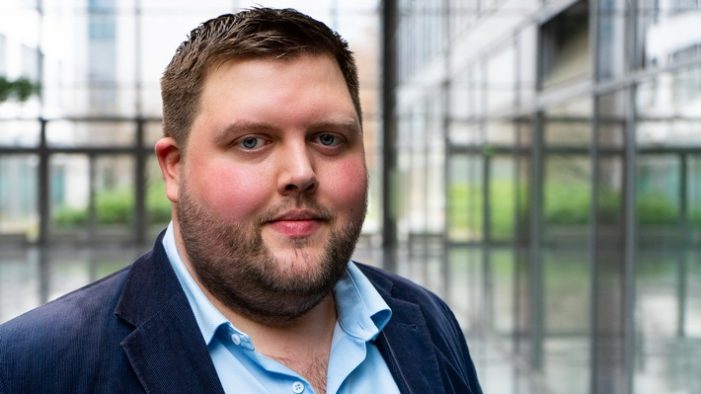Erster Preis für NDR Medienmagazin „Zapp“ und Autor Julian Feldmann im Wettbewerb zum Tag der Pressefreiheit (FOTO)