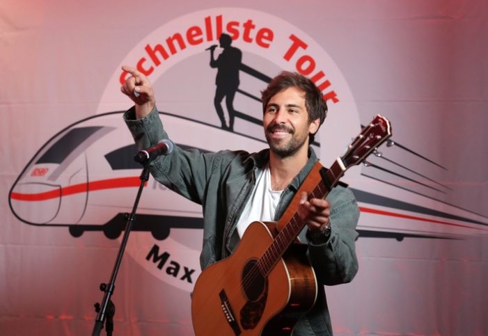 Schnellste Tour mit Max Giesinger – 4 Konzerte an 4 Bahnhöfen an nur einem Tag (FOTO)