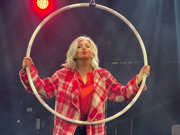 „Ich fühle mich ein bisschen wie Helene Fischer!“ Birgit Schrowange wird am Montag in SAT.1 zur Artistin (FOTO)