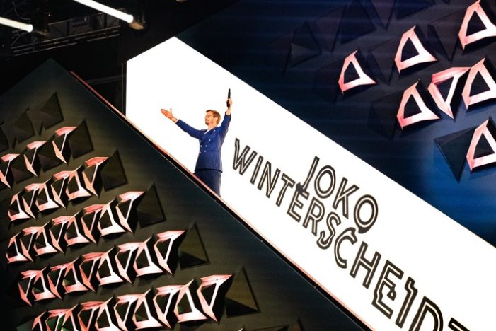 Joko Winterscheidt setzt im Sommer seinen Job aufs Spiel: ProSieben zeigt neue Folgen „Wer stiehlt mir die Show?“ ab Dienstag, 2. August 2022 (FOTO)
