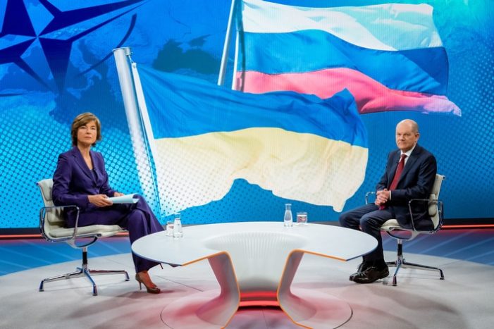 Bundeskanzler Olaf Scholz stellt sich Bürgerfragen bei „maybrit illner“ im ZDF (FOTO)