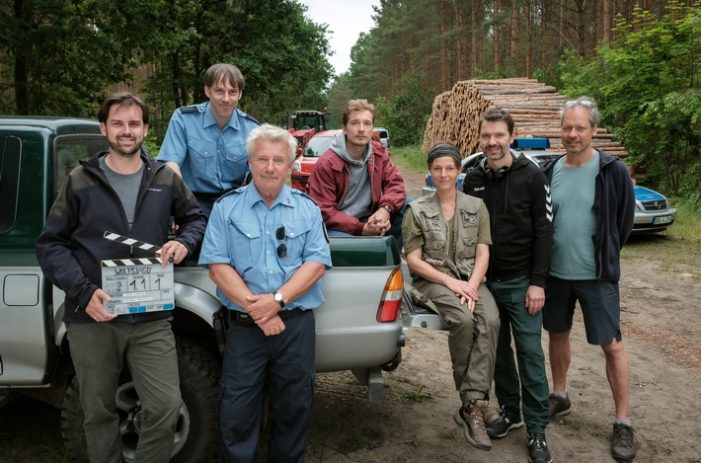 Letzte Klappe für das ARD-Degeto-Krimidrama „Wolfsjagd“ (AT) mit Maria Simon als Wildhüterin in den Wäldern Brandenburgs (FOTO)
