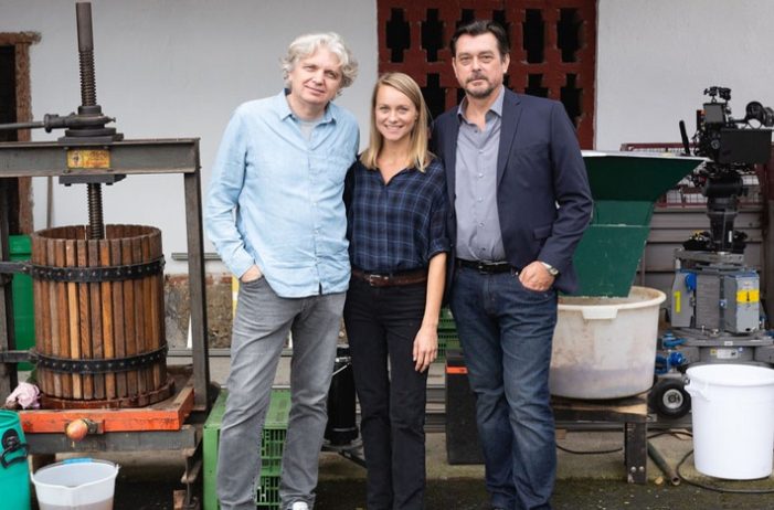 „Steirerglück“ (AT): Hary Prinz und Anna Unterberger ermitteln bei Kuschelseminar in der Steiermark (FOTO)
