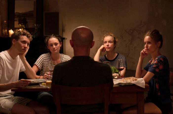 Drehstart für tragisch-komische ARD-Degeto-Serie „Tod den Lebenden“ (AT) mit Odine Johne, Julius Feldmeier, Kristin Suckow und Lea van Acken (FOTO)